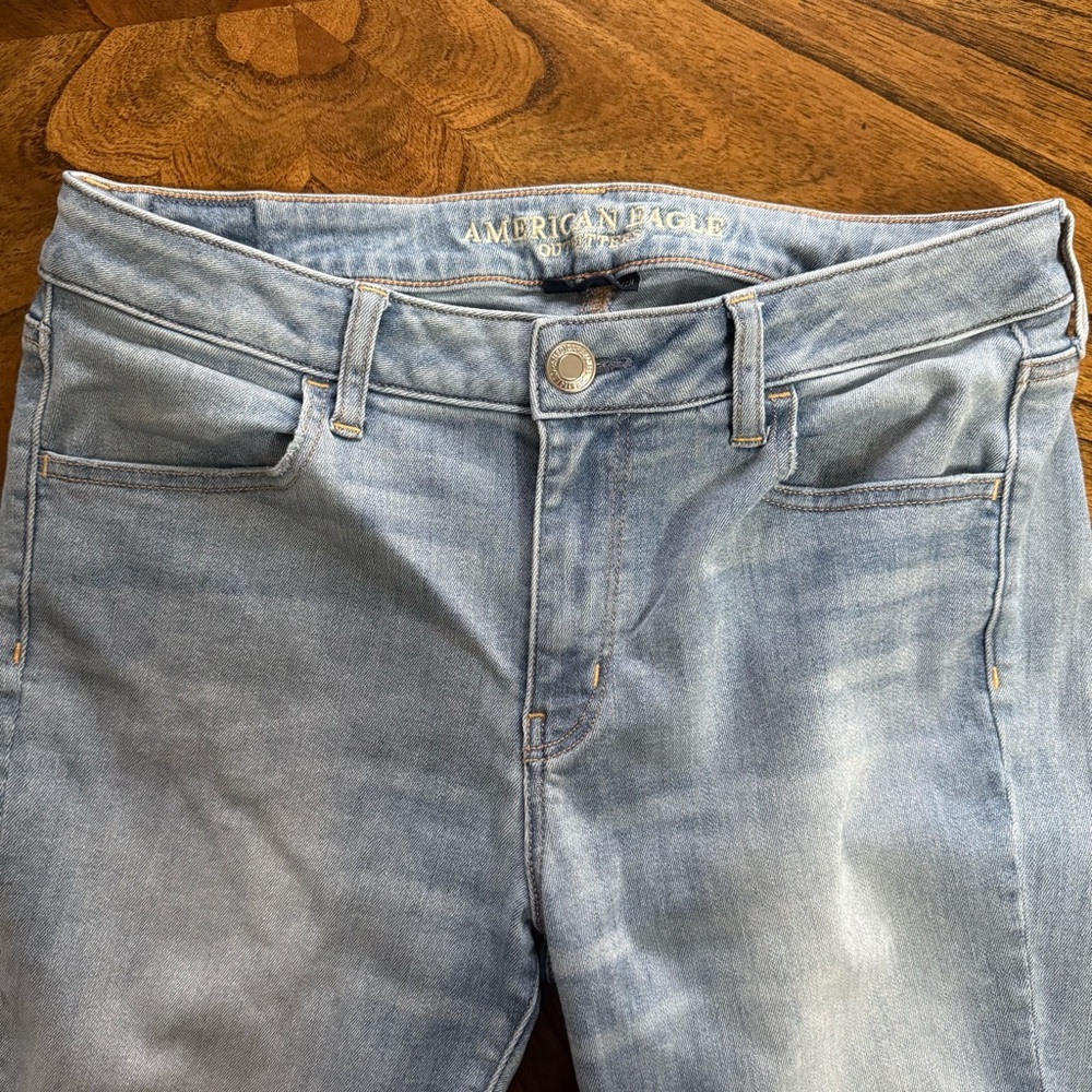 American Eagle Women's Light Wash Jeans 14R - Picture 8 of 8